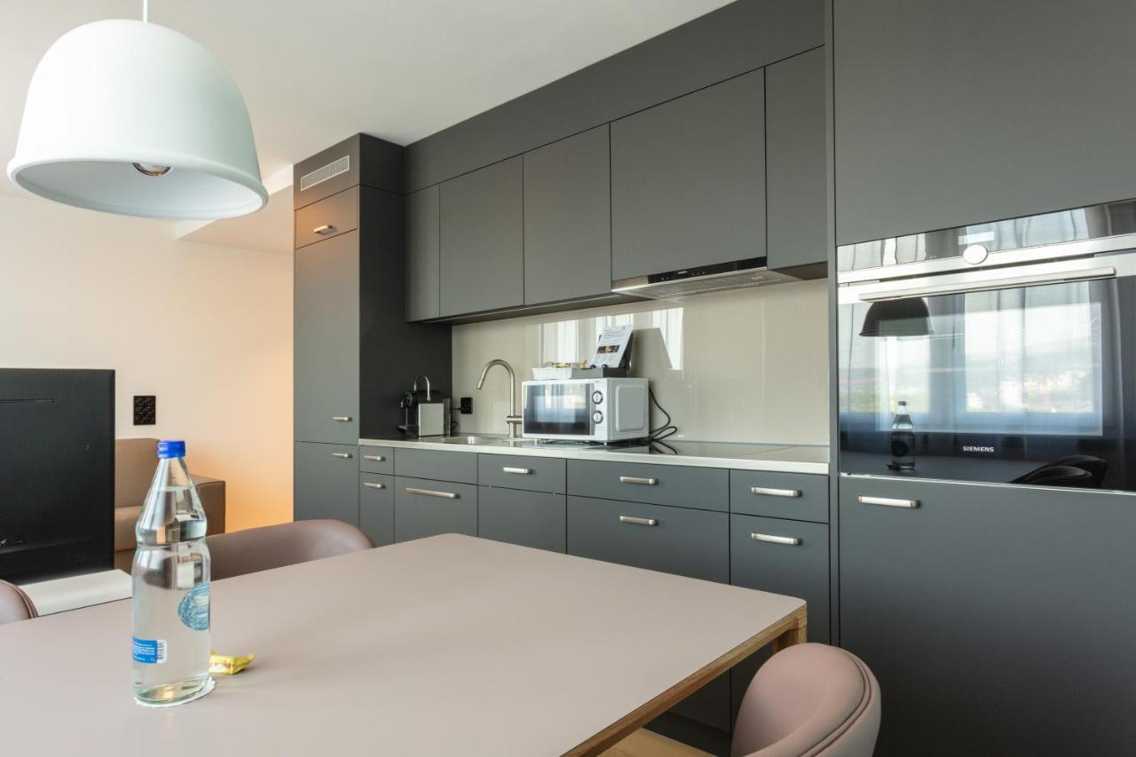 Appartement Ema House Serviced Superior Downtown